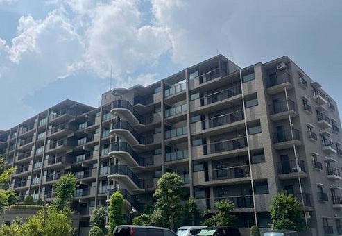 パブリデンス春日部豊春の外観|【株式会社NEXTplus】現地集合承ります◎アーバンパークライン『豊春駅』から徒歩10分。スーパー・コンビニ・ドラックストア徒歩5分圏内で毎日のお買い物便利◎専用駐車場有。オートロック付きマンション