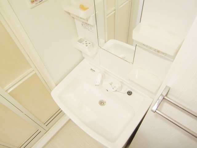プライムスクエアの独立洗面台|別号室の参考写真です。