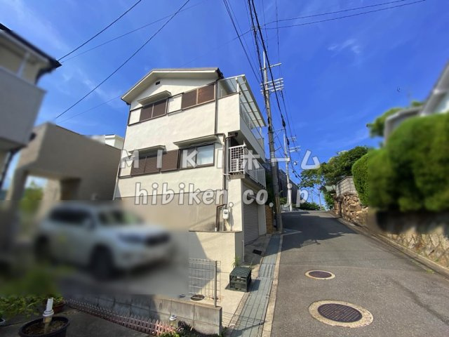 箕面市牧落５丁目　中古戸建の前面道路含む現地写真