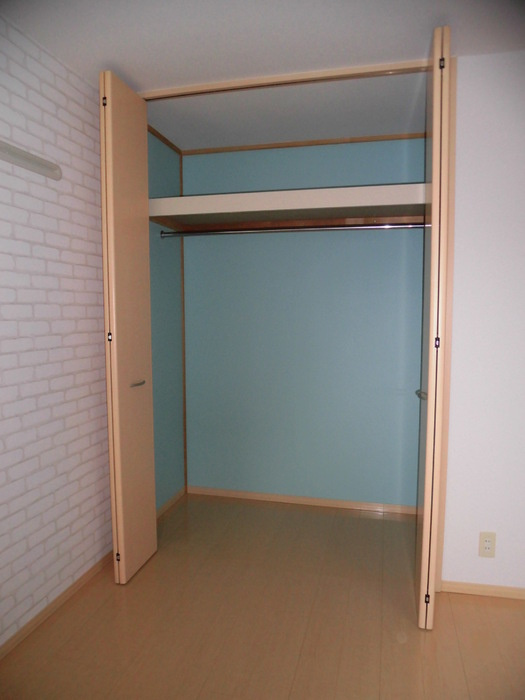 ヴィラ・モナリエール B棟|Ｂ107 クローゼット