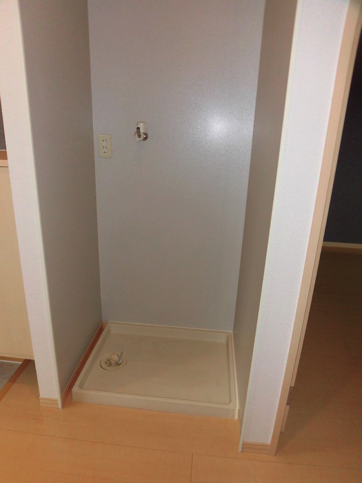 ヴィラ・モナリエール B棟|Ｂ107 洗濯機置き場