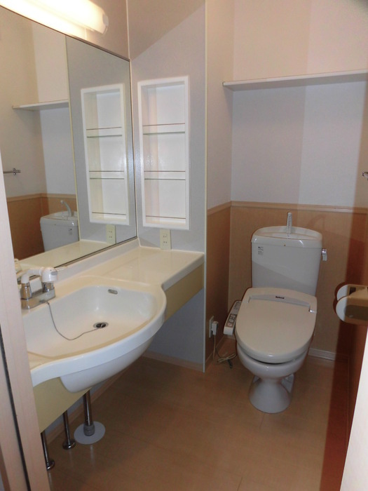 ヴィラ・モナリエール B棟|Ｂ107 温水洗浄暖房便座・洗髪洗面化粧台