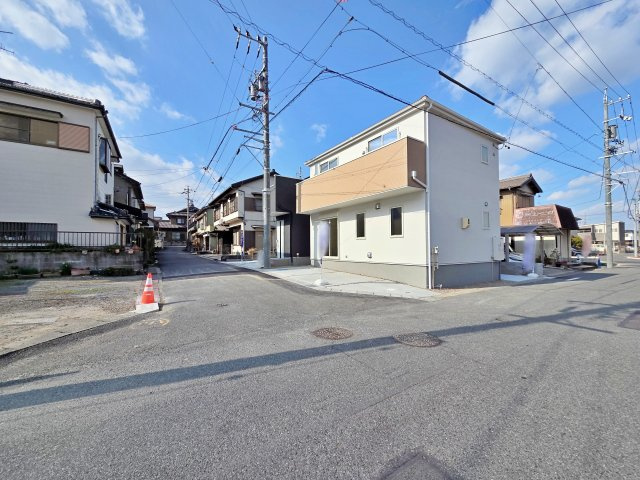 【前面道路含む現地写真】 | 東海市荒尾町木戸畑　1号棟