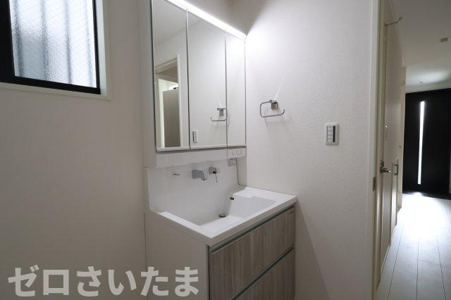 《仲介手数料無料》南区大字太田窪2609-4新築一戸建ての独立洗面台