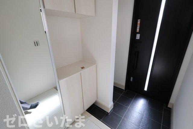 《仲介手数料無料》南区大字太田窪2609-4新築一戸建ての玄関