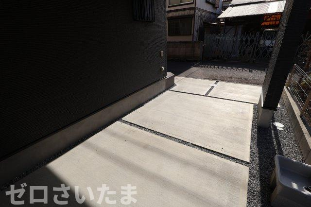 《仲介手数料無料》南区大字太田窪2609-4新築一戸建ての駐車場