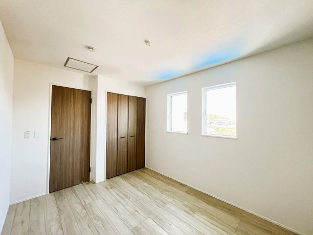 橿原市菖蒲町　第1期　全2棟の洋室|シンプルで使いやすい洋室。収納付きでお部屋すっきり