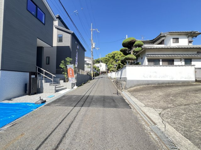 橿原市菖蒲町　第1期　全2棟の前面道路含む現地写真|前面道路含む現地写真です
