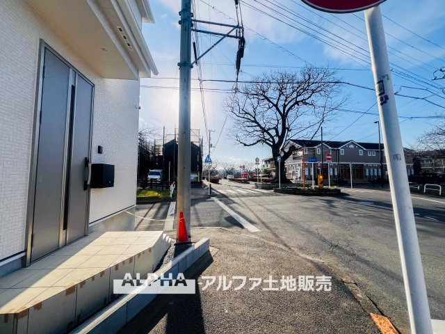 ~福生南田園~ Newly built houseの前面道路含む現地写真|【House of the Sun】
◆明るい家◆太陽の温かな光がお家全体を照らす。そこには目を輝かせ笑顔で見つめてくれる君がいて、「ただいま」の言葉がこだまする。そんな君の瞳に恋している。