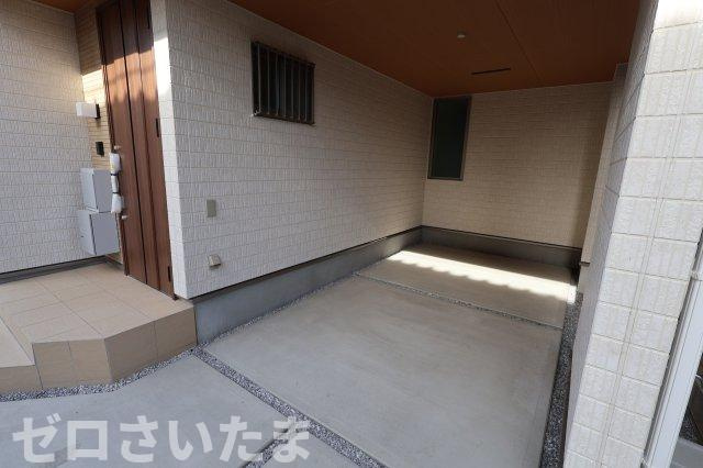 《仲介手数料無料》南区大字太田窪2609-4新築一戸建ての駐車場