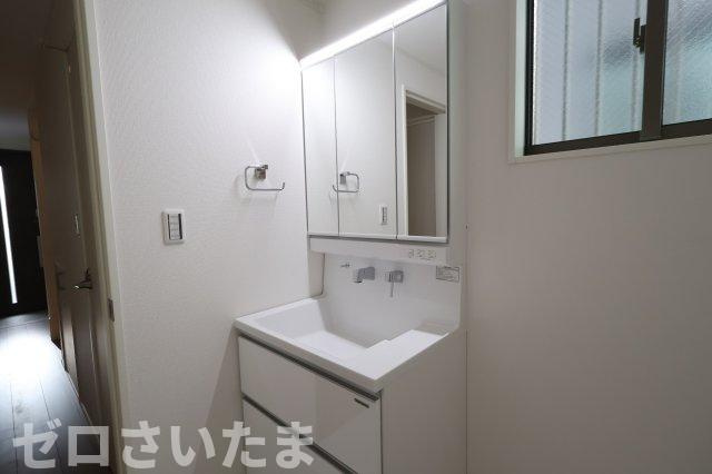 《仲介手数料無料》南区大字太田窪2609-4新築一戸建ての独立洗面台