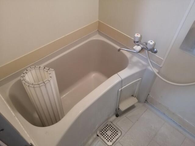 ハイツ井出の浴室