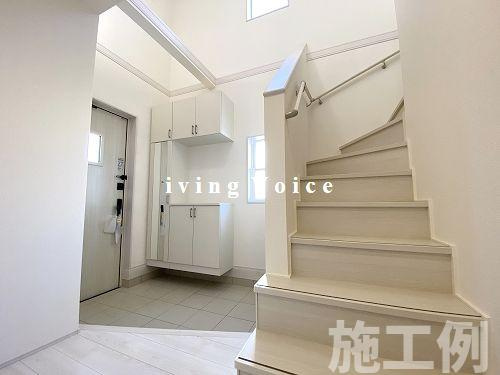 【玄関】 | 【仲介手数料０円】小田原市小竹　新築一戸建て　全2棟 | 小田原市小竹　新築一戸建て　全2棟