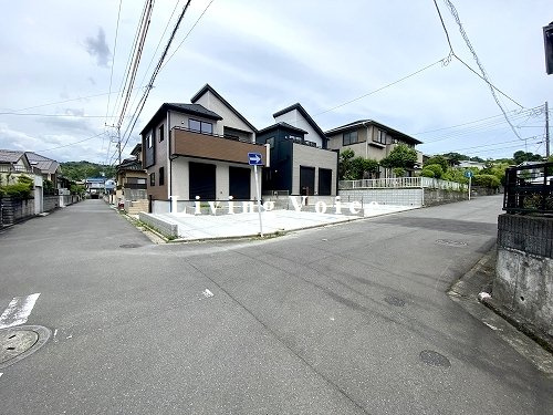 【前面道路含む現地写真】 | 【仲介手数料０円】小田原市小竹　新築一戸建て　1号棟　全2棟 | 小田原市小竹　新築一戸建て　全2棟