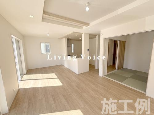 【居間・リビング】 | 【仲介手数料０円】小田原市小竹　新築一戸建て　全2棟 | 小田原市小竹　新築一戸建て　全2棟