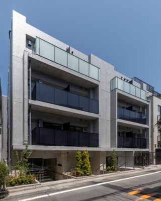 【外観】 | 中野新橋レジデンス | 鉄筋コンクリート造のがっちりとした建物。