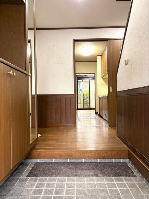 野田市春日町　中古戸建　平成10年築の玄関