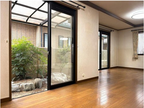 野田市春日町　中古戸建　平成10年築の居間・リビング