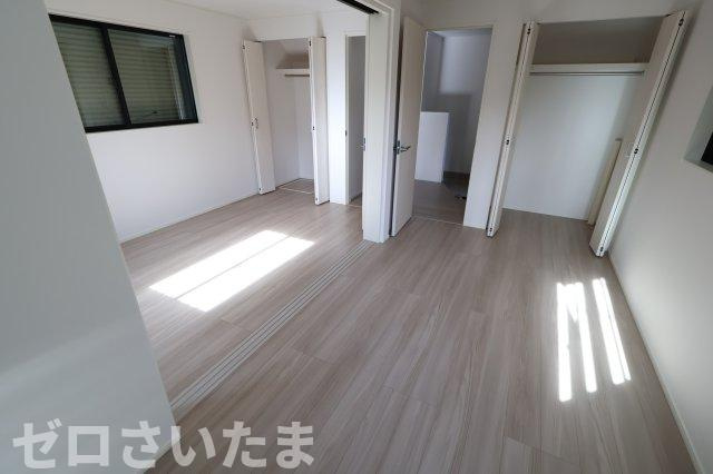 《仲介手数料無料》南区大字太田窪2609-4新築一戸建ての洋室