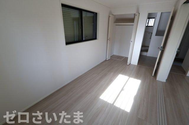 《仲介手数料無料》南区大字太田窪2609-4新築一戸建ての洋室