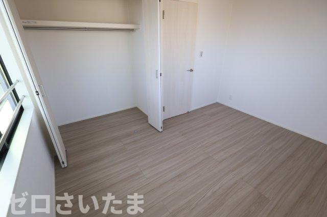 《仲介手数料無料》南区大字太田窪2609-4新築一戸建ての洋室
