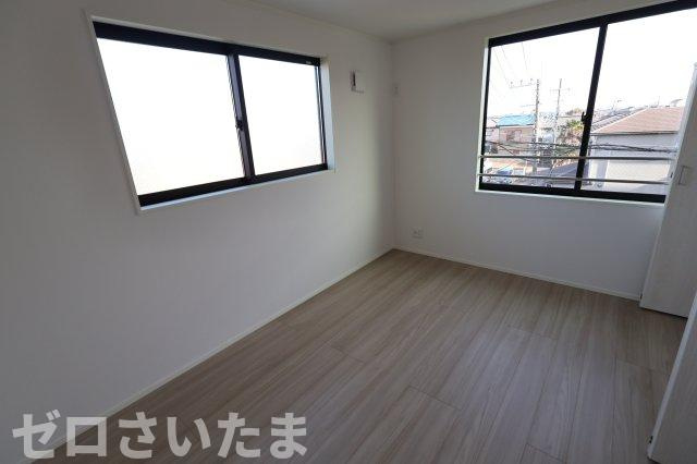 《仲介手数料無料》南区大字太田窪2609-4新築一戸建ての洋室