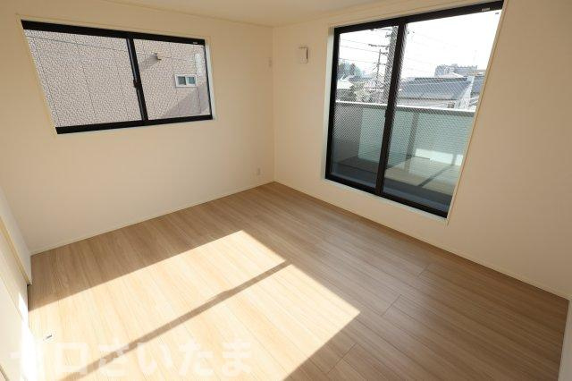 《仲介手数料無料》南区大字太田窪2609-4新築一戸建ての洋室