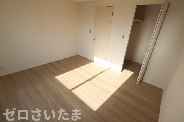 《仲介手数料無料》南区大字太田窪2609-4新築一戸建ての洋室