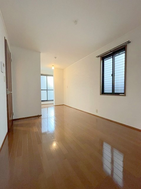 サニークランツＢの居間・リビング|★明るいフローリングのお部屋です★