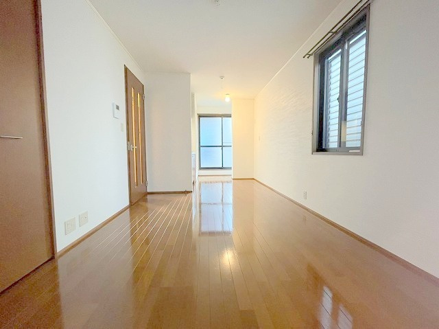 サニークランツＢの居間・リビング|★明るいフローリングのお部屋です★