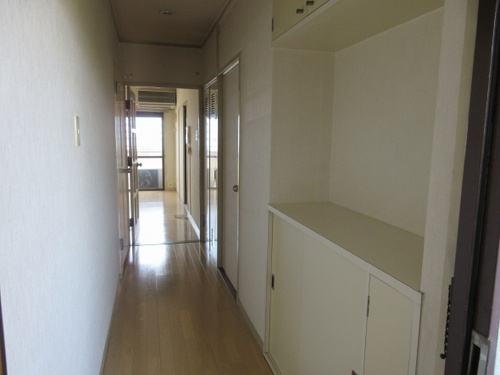 ライオンズマンション久留米の玄関|収納もある玄関です※同タイプのお部屋になります。