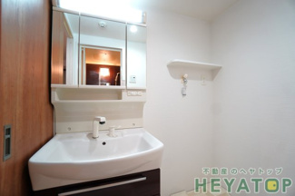 【洗面所】 | 忙しい朝の身支度に便利なシャワー付き洗面化粧台