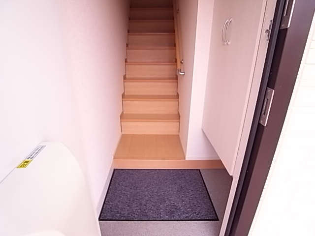 シャルマンハイムB棟の玄関