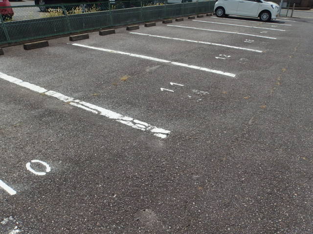 メイプル羽根北の駐車場