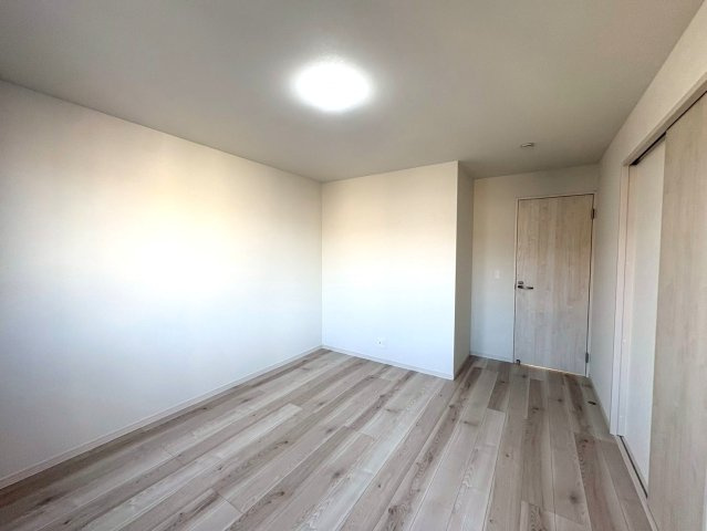 広々リビングの３ＬＤＫ◆インナーバルコニー付き◆駐車スペース２台分有り◆宇治市五ヶ庄上村の洋室|洋室