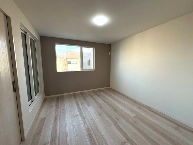 広々リビングの３ＬＤＫ◆インナーバルコニー付き◆駐車スペース２台分有り◆宇治市五ヶ庄上村の洋室|洋室