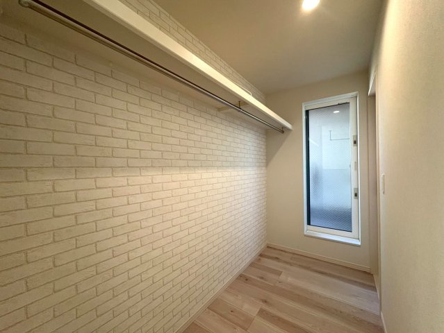 広々リビングの３ＬＤＫ◆インナーバルコニー付き◆駐車スペース２台分有り◆宇治市五ヶ庄上村の収納|ウォークインクローゼット