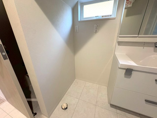 広々リビングの３ＬＤＫ◆インナーバルコニー付き◆駐車スペース２台分有り◆宇治市五ヶ庄上村のその他|洗濯機置き場