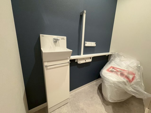 広々リビングの３ＬＤＫ◆インナーバルコニー付き◆駐車スペース２台分有り◆宇治市五ヶ庄上村のトイレ|１Fトイレ