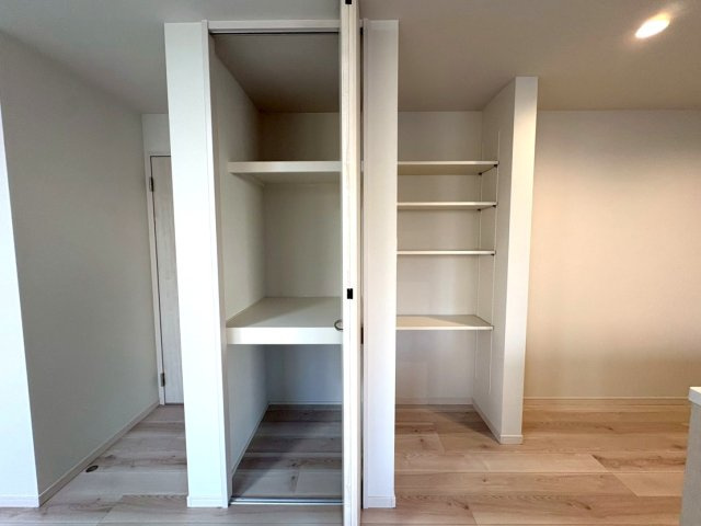 広々リビングの３ＬＤＫ◆インナーバルコニー付き◆駐車スペース２台分有り◆宇治市五ヶ庄上村の収納|クローゼット