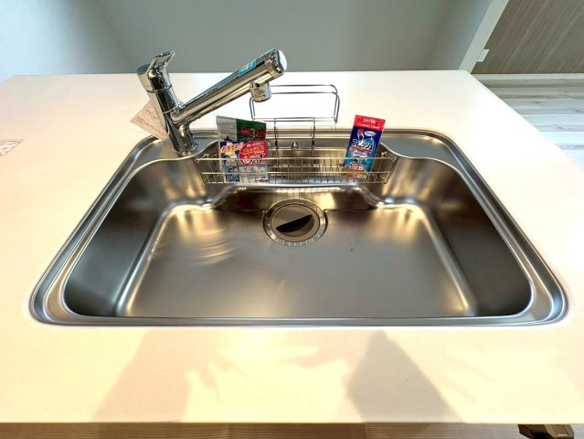広々リビングの３ＬＤＫ◆インナーバルコニー付き◆駐車スペース２台分有り◆宇治市五ヶ庄上村のキッチン|シンク