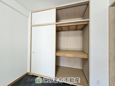 【収納】 | サーパス中河原 | 和室の収納スペースは中棚が付いてますので、お布団をしまうのに最適です♪