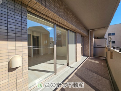 【バルコニー】 | サーパス中河原 | 南向きバルコニーがございます！
陽当りが確保されておりますので洗濯物も速乾です！
