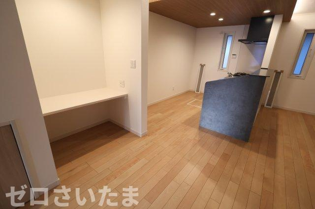 《仲介手数料無料》浦和区大東２丁目23-5新築一戸建てグランパティオの居間・リビング