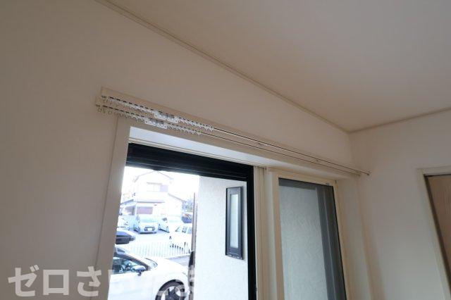 《仲介手数料無料》浦和区大東２丁目23-5新築一戸建てグランパティオのその他|カーテンレール付き
