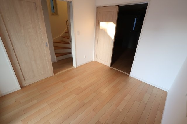 《仲介手数料無料》浦和区大東２丁目23-5新築一戸建てグランパティオの洋室