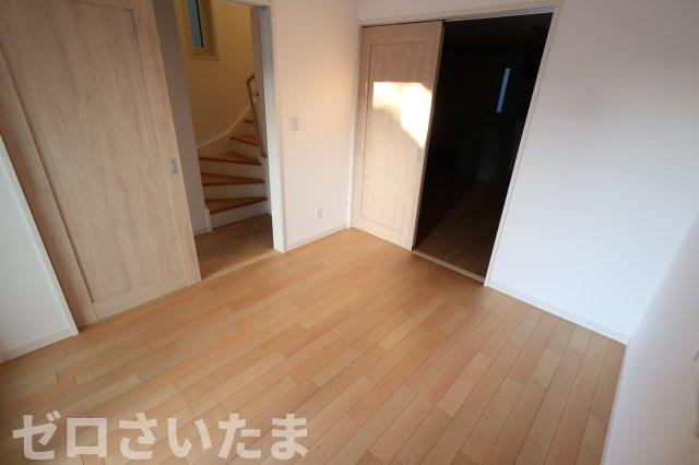 《仲介手数料無料》浦和区大東２丁目23-5新築一戸建てグランパティオの洋室