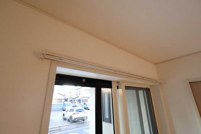 《仲介手数料無料》浦和区大東２丁目23-5新築一戸建てグランパティオのその他|カーテンレール付き