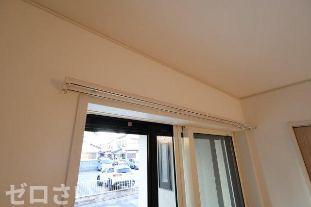 《仲介手数料無料》浦和区大東２丁目23-5新築一戸建てグランパティオのその他|カーテンレール付き