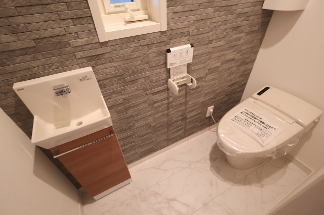 《仲介手数料無料》浦和区大東２丁目23-5新築一戸建てグランパティオのトイレ